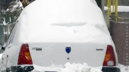 Un gălăţean a murit în timp ce curăţa zăpada din curte