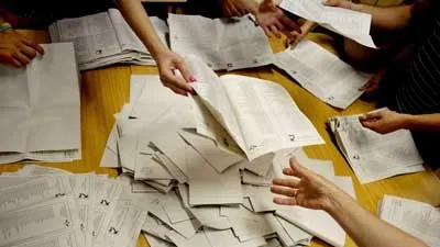 Biroul Electoral Judeţean Bacău trimite buletinele nule către Bucureşti în această dimineaţa 