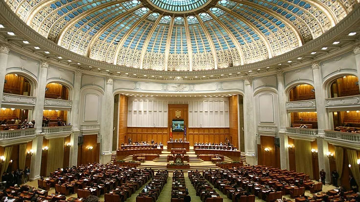 PD-L, UDMR, minorităţile şi independenţii pot trece guvernul. Au 240 de parlamentari