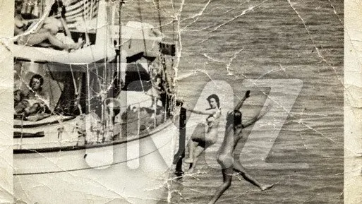 Fotografia care ar fi putut să schimbe istoria: John F. Kennedy, în compania unor femei goale