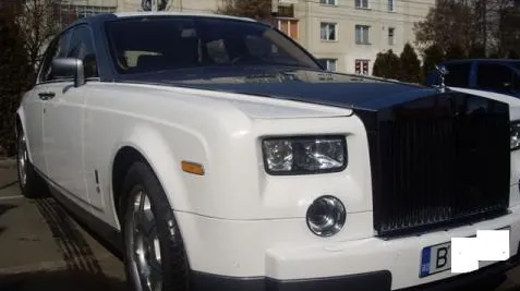 Prinţii de Dorobanţi îşi vând maşinile de lux la târgul din Vitan