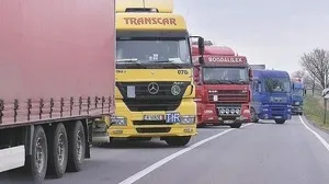 Tirurile care tranzitează Clujul evită autostrada şi centura ocolitoare