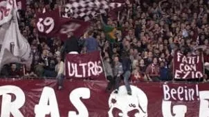 Suporterii de la AC Torino au întrerupt cu petarde o conferinţa de presă!