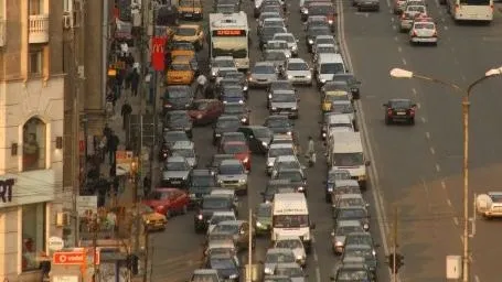 Trafic infernal în Sibiu în apropierea hipermarketurilor şi a pieţelor