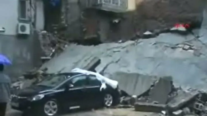Şase oameni au murit în urma furtunilor puternice din sudul şi vestul Turciei 