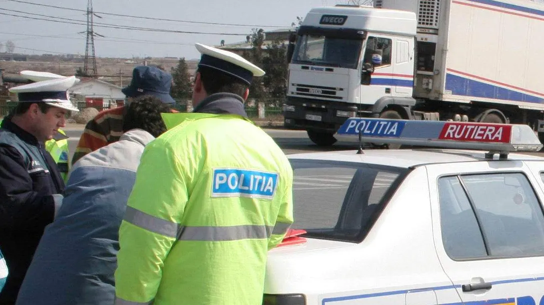 Interpretul piesei "Puşca şi cureaua lată", implicat într-un accident rutier 