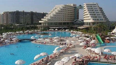 Turcia, în alertă. Atac armat lângă Antalya. Este prima oară când sunt vizate stațiunile turistice