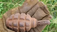 O echipă de militari a neutralizat o lovitură de aruncător de GRENADE găsite pe plaja din Sfântu Gheorghe