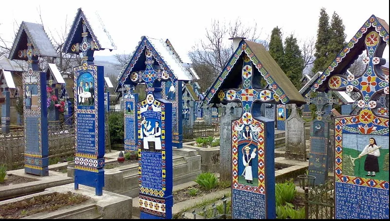 Cimitirul Vesel din Săpânța, unul dintre cele mai vizitate obiective turistice din Maramureș