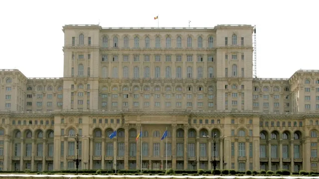 Sindicaliștii din Poliție protestează, astăzi, în fața Parlamentului și a trei prefecturi din țară
