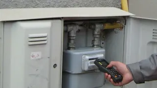 Contoare inteligente până în 2027: Costul, plătit de români - Interese ascunse în energie