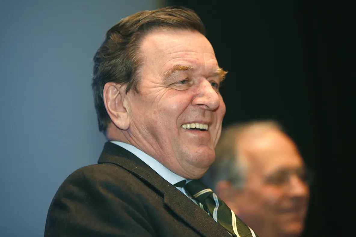 Huffington Post: Gerhard Schroeder, Elena Udrea şi Ion Ţiriac ar fi implicaţi în dosarul EADS