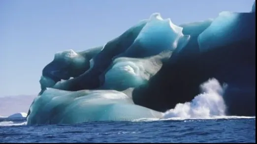 Un iceberg uriaş, aproape desprins de Antarctica. Ce efecte va avea