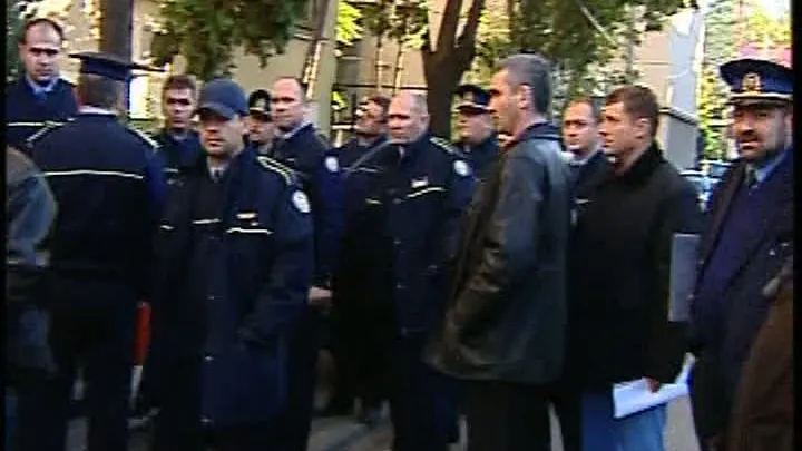 Gardienii protestează la ușa lui Toader