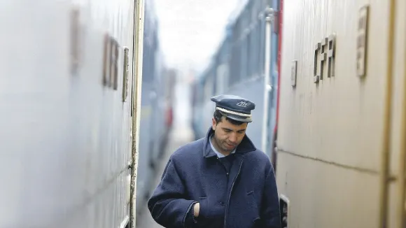 Feroviarii acționează sistemul de alarmă. Proteste în fața Ministerului Transporturilor