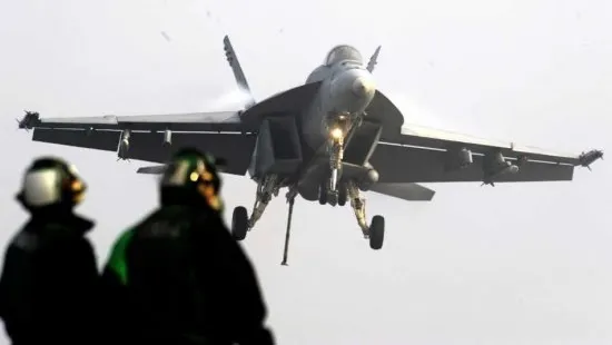 Armata libiană declară Benghazi zonă de interdicţie aeriană