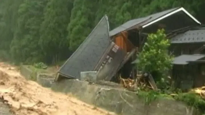 Cutremure, inundații și alunecări de teren în Japonia. Mai multe persoane au murit