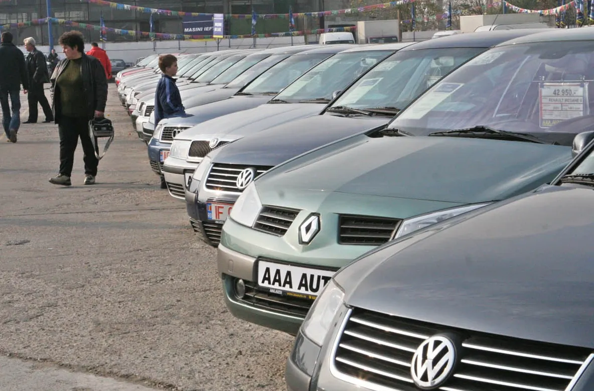 Românii cumpără tot mai multe mașini second hand din Occident