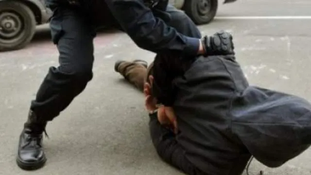 Tânăr din Sibiu, bătut CRUNT de doi bărbați, pe fondul unor discuții contradictorii. Poliția i-a reținut pe agresori