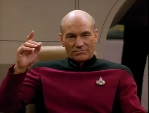 Patrick Stewart, căpitanul Picard din "Star Trek", ironizează "provocarea găleţii cu gheaţă"