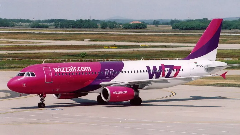 Un avion plin cu români, care a ajuns deasupra Ucrainei, s-a întors în aeroport: ,,Era riscant să continue zborul"