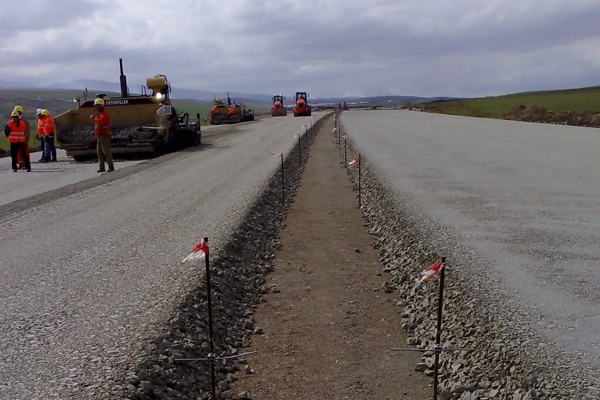Lucrări de asfaltare pe A1 Timişoara – Arad. Se circulă doar pe o bandă