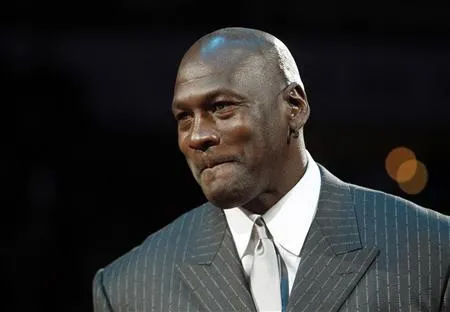 O pereche de adidaşi purtată de Michael Jordan a fost vândută cu o sumă FABULOASĂ