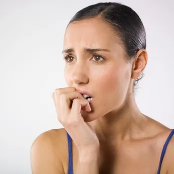 Top 5 zodii care pun la îndoială totul. Nu au încredere în nimeni și nimic!