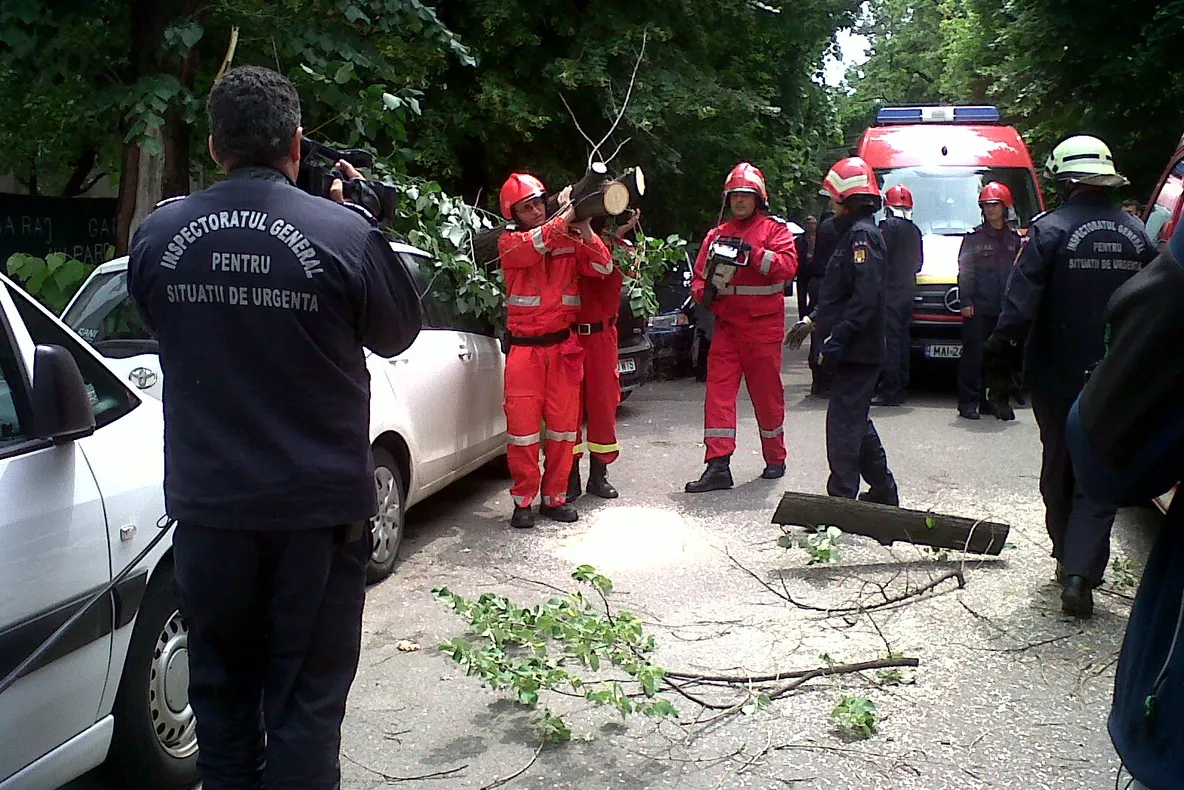 Alertă la Slatina. Zeci de locatari, evacuați din cauza unor scurgeri de gaze 