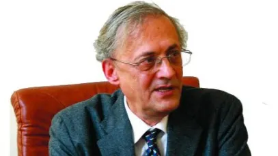 Cei trei profesori de la UMF Iaşi, arestaţi preventiv, suspendaţi din funcţiile de şefi de catedră