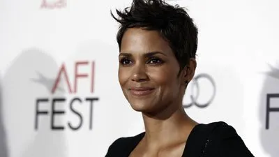 Răspunsul fabulos al actriţei Halle Berry, întrebată de jurnalişti dacă este însărcinată