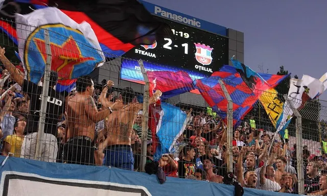 Liga Profesionistă de Fotbal vrea să dea liber la bere pe stadioane