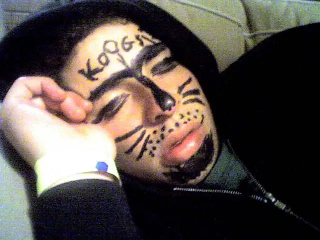 De ce să nu ADORMI niciodată la o petrecere. VEZI ce păţesc cei care au băut prea mult