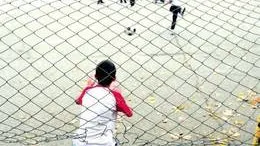 Accident teribil, la Suceava! Un copil de 8 ani a MURIT după ce o poartă de la un teren de fotbal a căzut peste el