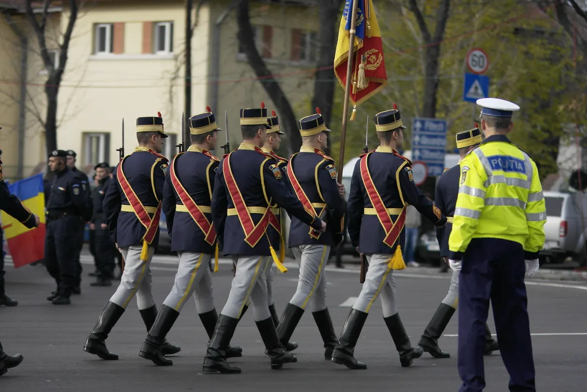 Peste 2700 militari români şi străini, 280 de mijloace tehnice, la parada de 1 Decembrie