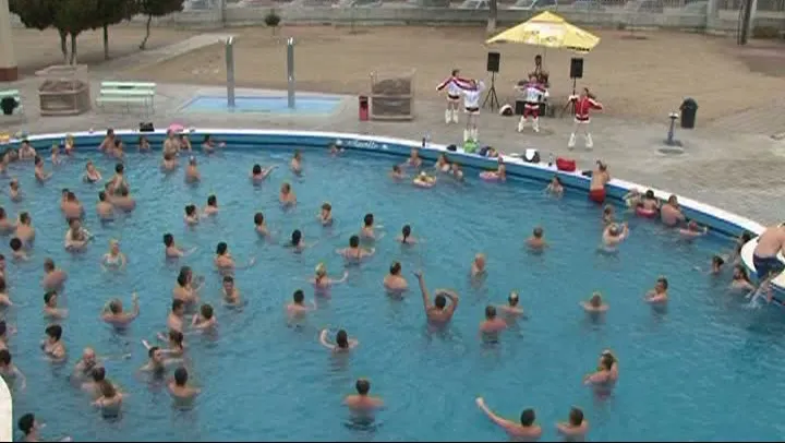 Unde putem înota şi face plajă în Bucureşti. Cele mai cautate ştranduri şi piscine
