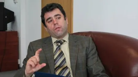 Judecătorul Horaţius Dumbravă către premierul Ponta: "Vă cer să renunţaţi la imunitate"