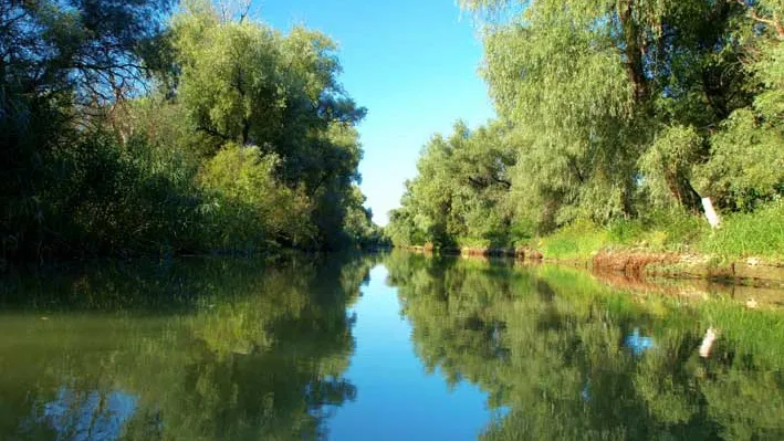Biosfera Deltei Dunării, batjocorită de rechini imobiliari. Un hotel de lux a fost construit ilegal