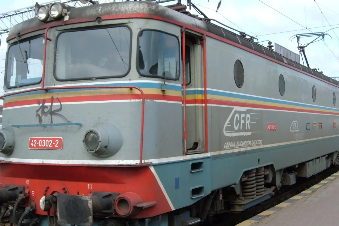 ALARMĂ pe calea ferată! Un bărbat a furat o locomotivă din gara Medgidia și a mutat-o pe o altă linie. Cum s-a terminat incidentul 