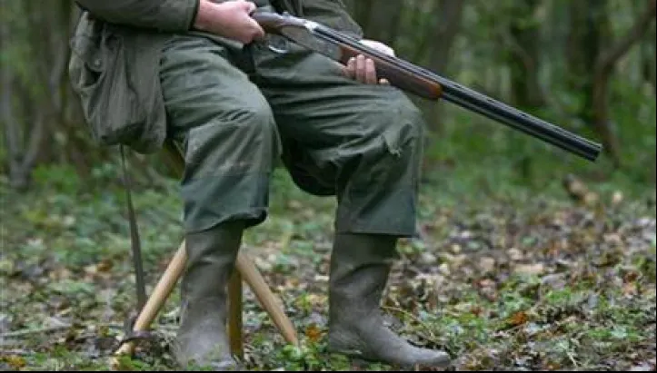 Percheziții la persoane bănuite de braconaj