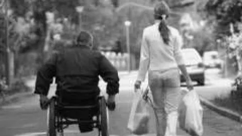Cinci semne care pot anunța instalarea sclerozei multiple. Apar cu cel puțin câțiva ani înainte