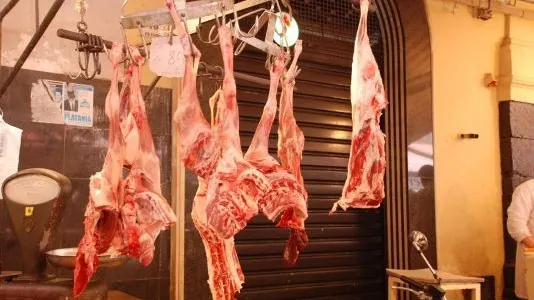  Românii vor scoate mai mulți bani din buzunare pentru carnea de miel de Paște. Care e motivul
