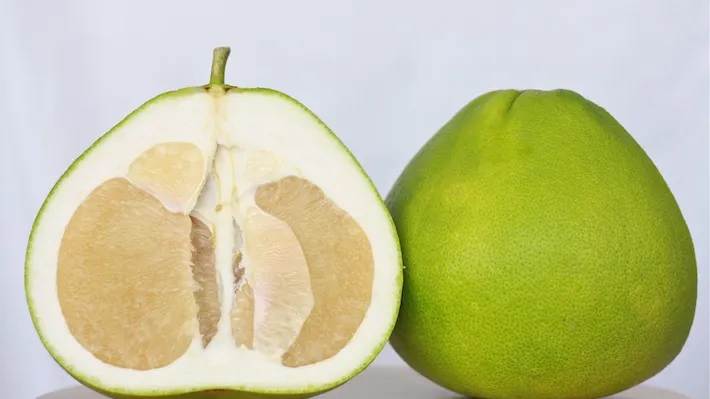Pomelo este gustos, dar ştiai că-l poţi folosi şi aşa? Trei utilizări inedite ale fructului
