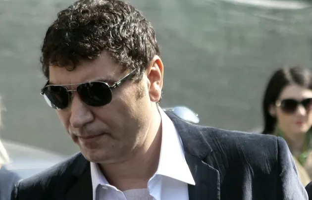 Musafir surpriză la Cristi Borcea în închisoare. A venit deghizată la Poarta Albă!