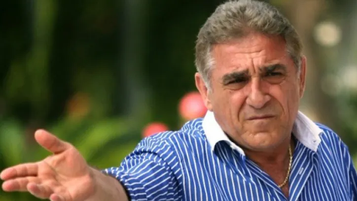 Din închisoare, Giovanni Becali se vede în filme cu mafioţi