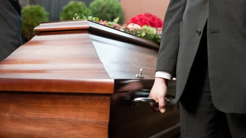 Morţii ar putea fi înmormântaţi cu brăţări de identificare