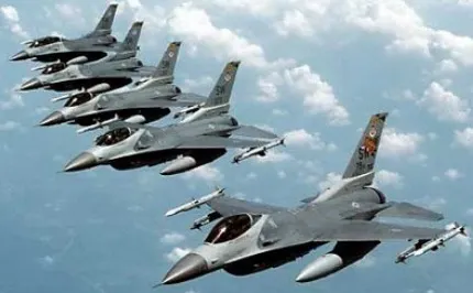 Primele avioane de luptă F-16 ce vor fi folosite la pregătirea piloților ucraineni au ajuns în România - Cine le-a trimis