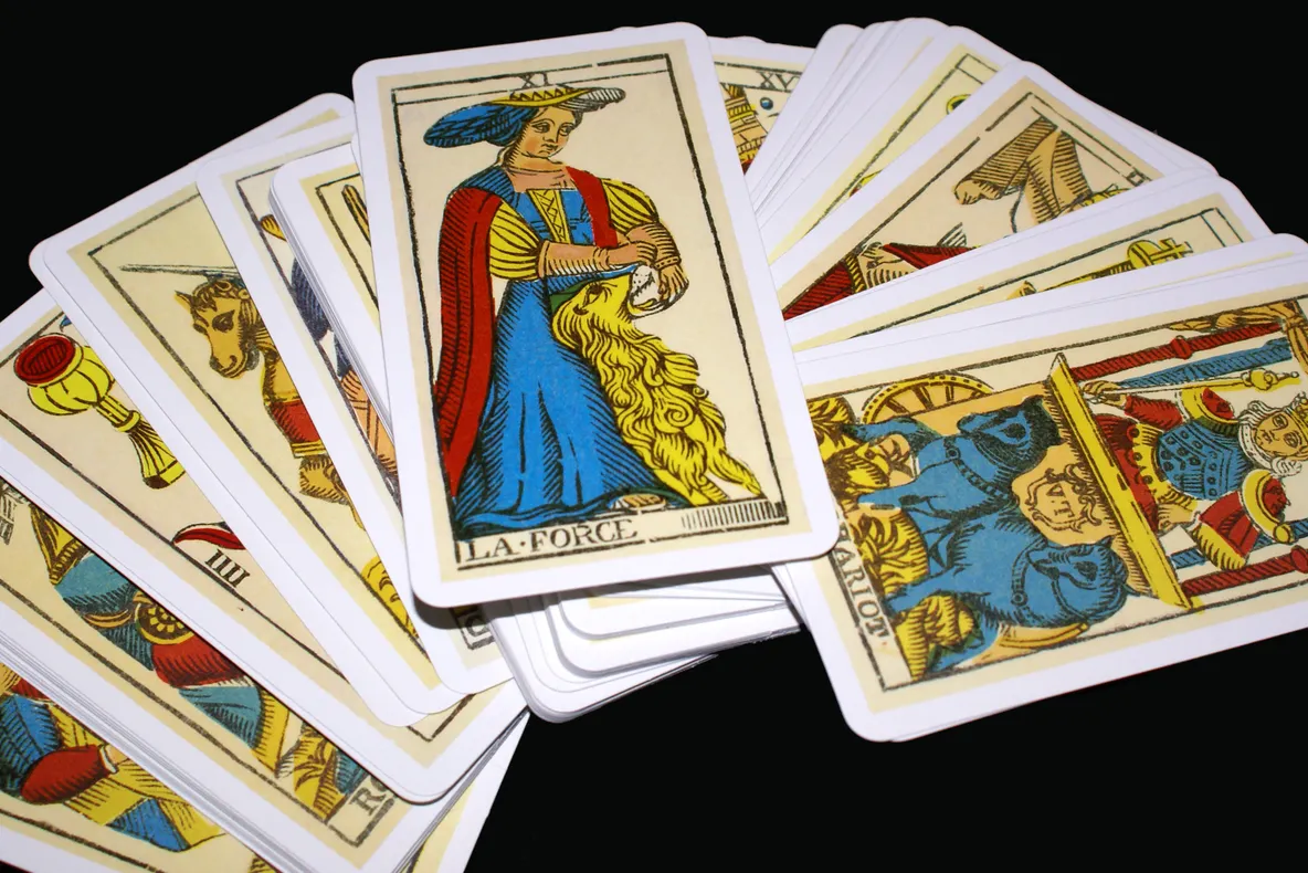 Horoscop TAROT ZILNIC sambata 3 decembrie 2022. Energia zilei si inspiratie mistica pentru zodii