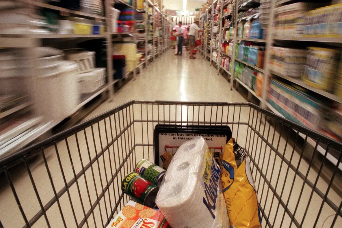 Cum poţi să obţii REDUCERE la supermarket dacă duci DEŞEURI la reciclat