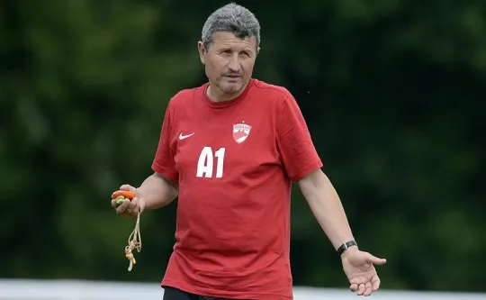 Liga 1. O echipă din campionatul nostru îşi schimbă antrenorul. Cui îi ia locul Gigi Mulţescu